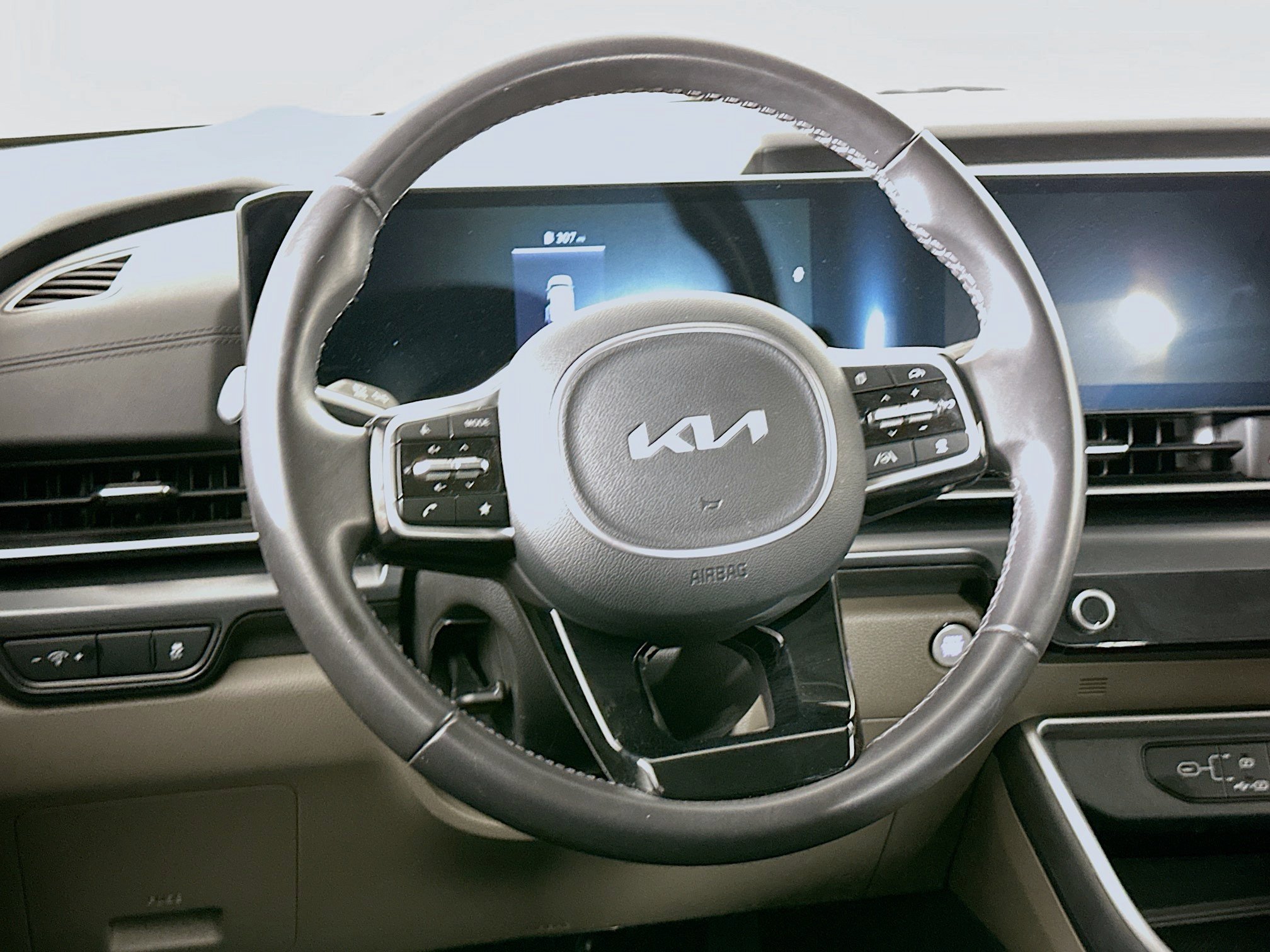 Used 2026 Kia Carnival FWD image 17