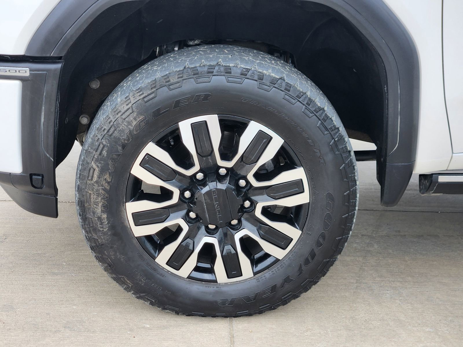 Used 2025 GMC Sierra 2500 Denali Ultimate image 11