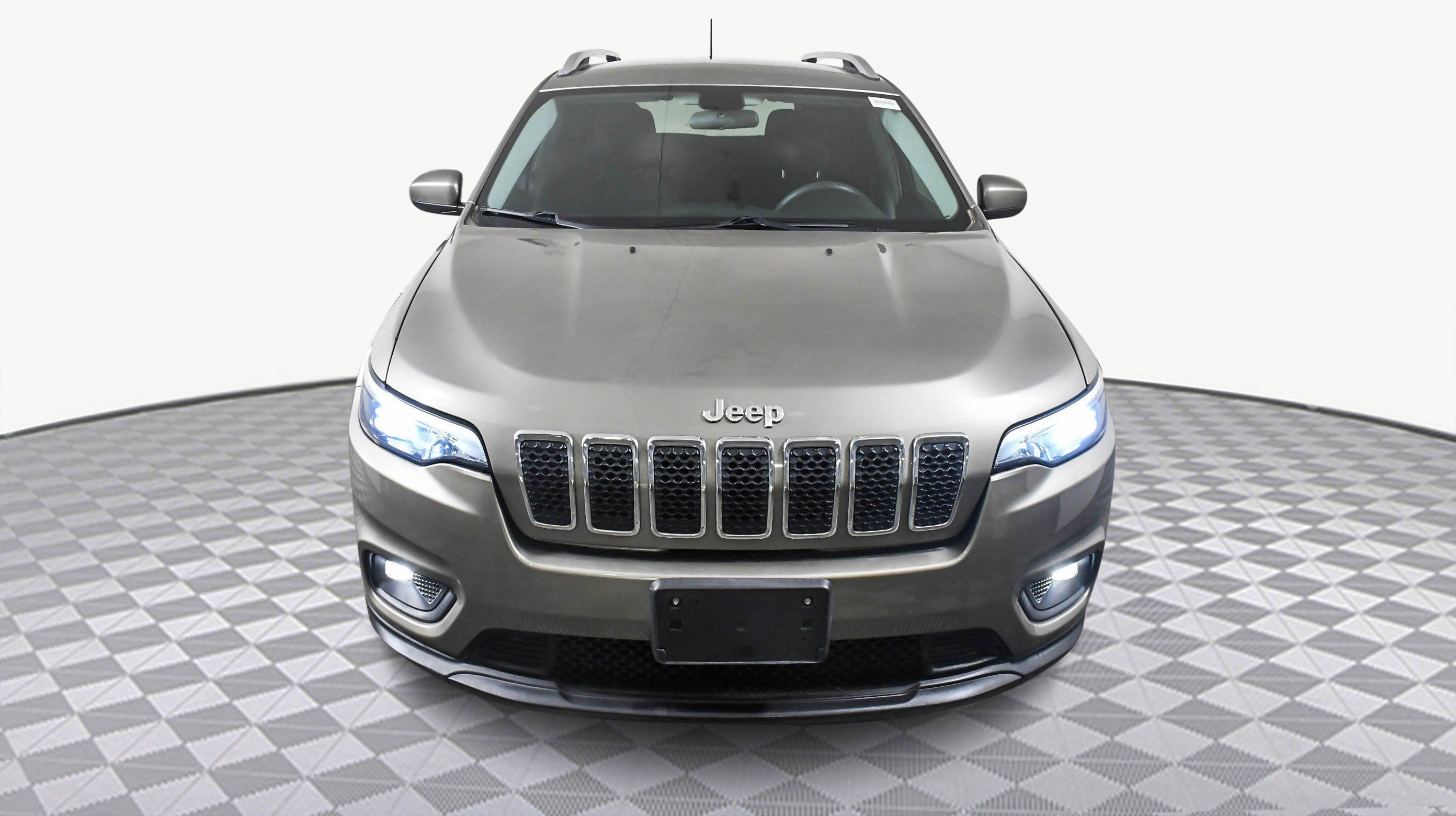 Used 2019 Jeep Cherokee Latitude w/ Popular Appearance Group image 2