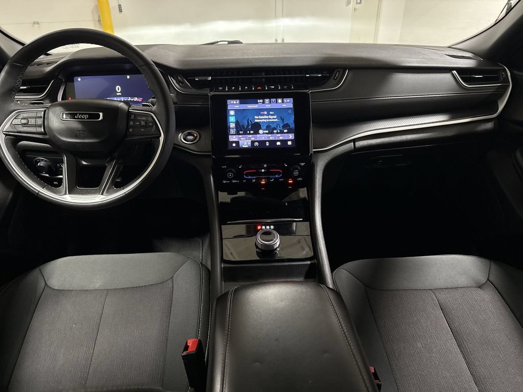 Used 2024 Jeep Grand Cherokee Laredo w/ Luxury Tech Group I AWD/4WD image 10