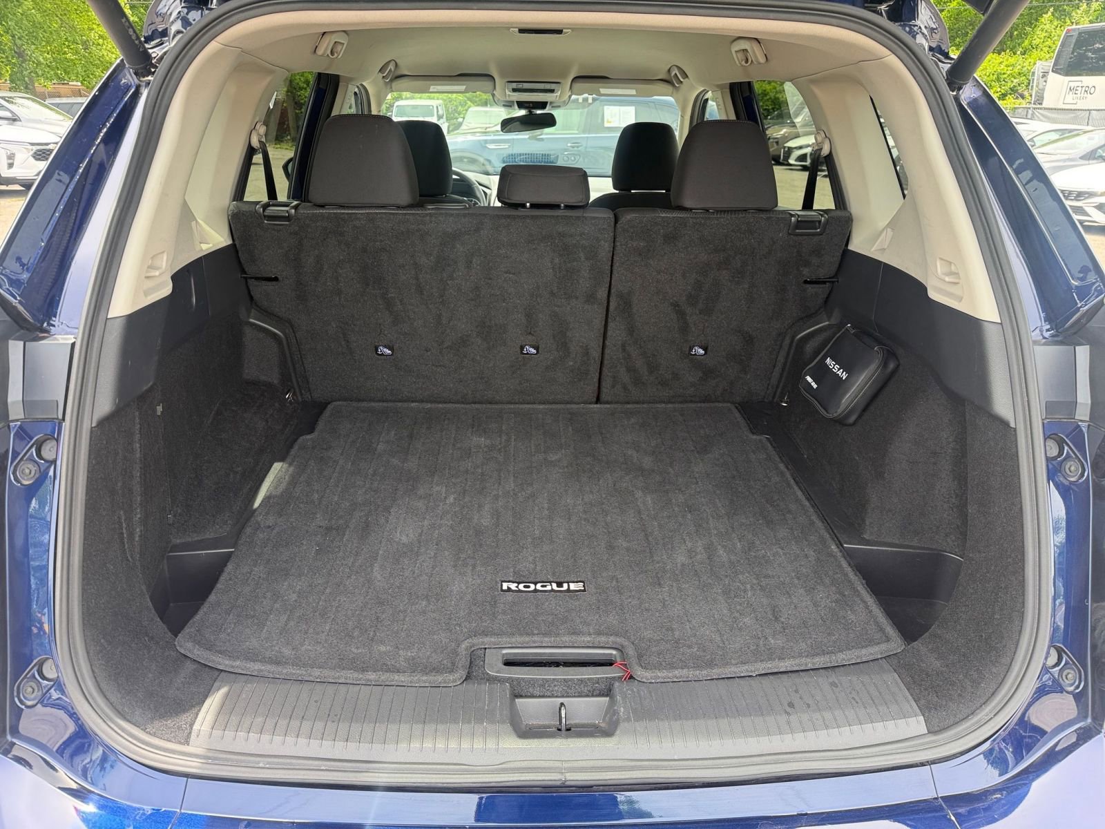 Used 2025 Nissan Rogue SV FWD image 32