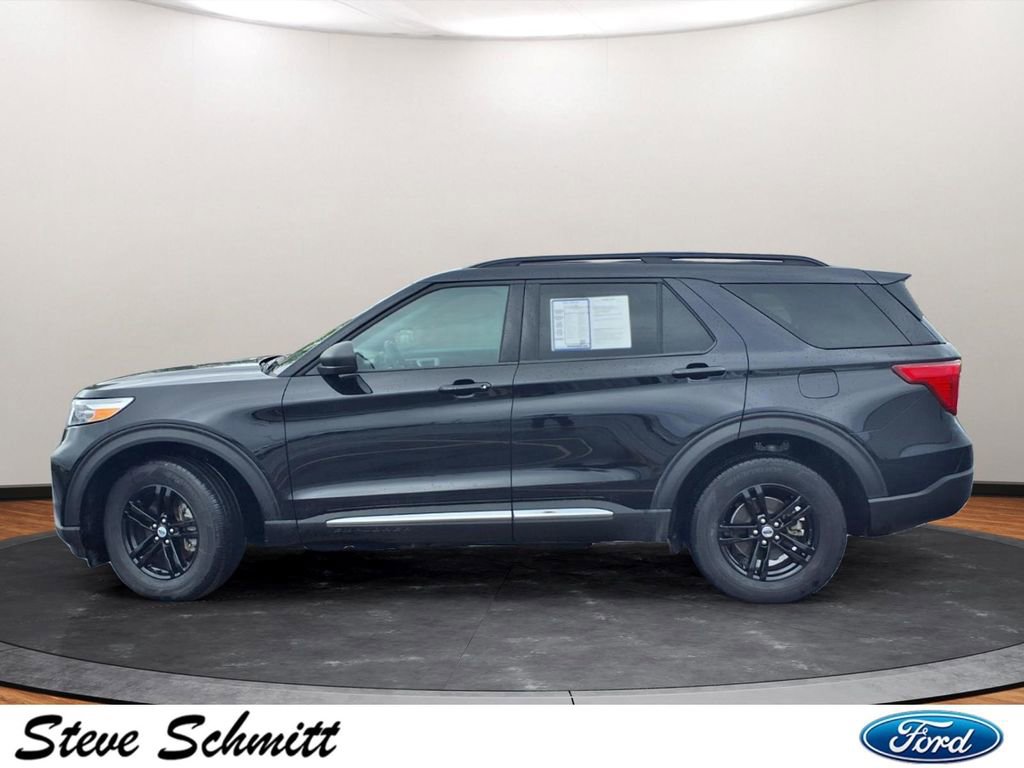 Used 2023 Ford Explorer XLT AWD/4WD image 2