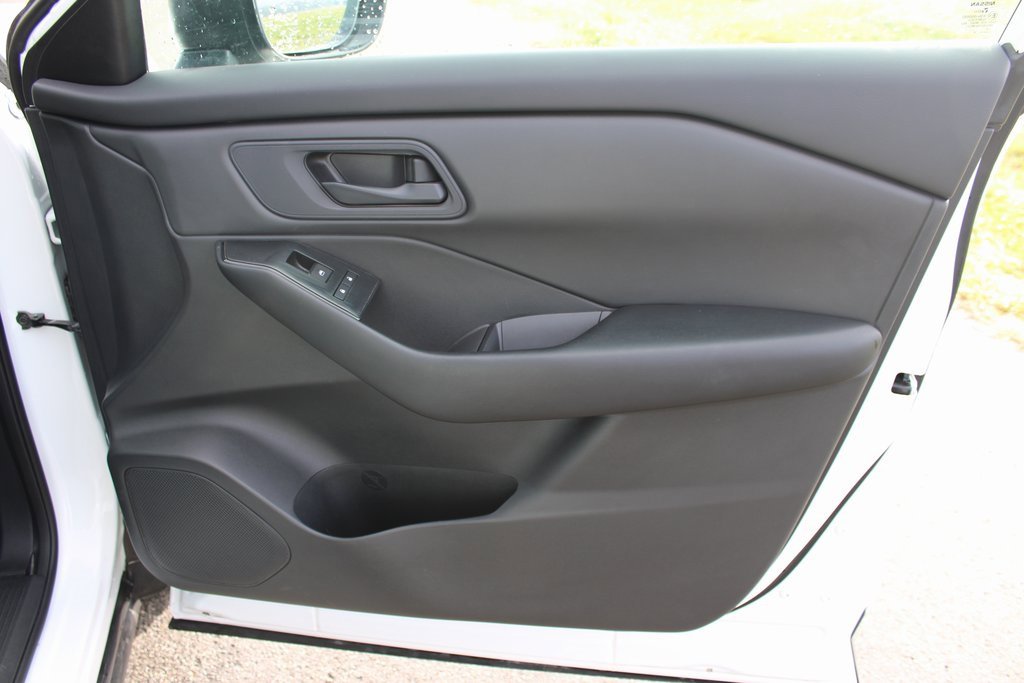 Used 2024 Nissan Rogue S image 18