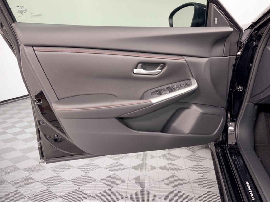 Used 2025 Nissan Sentra SR w/ Midnight Edition FWD image 14