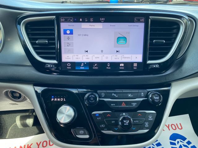 Used 2024 Chrysler Pacifica Touring-L image 25