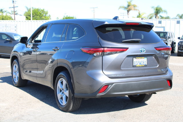 Used 2020 Toyota Highlander LE FWD image 3