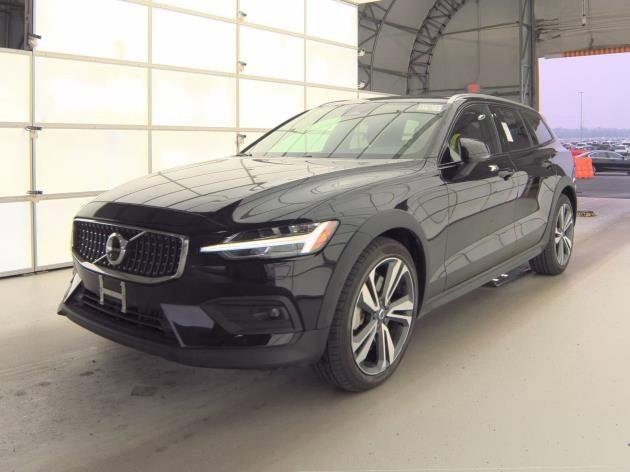 Used 2025 Volvo V60 B5 Cross Country Plus image 2