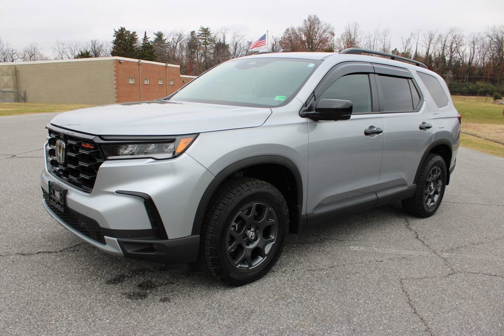 Used 2025 Honda Pilot TrailSport image 5