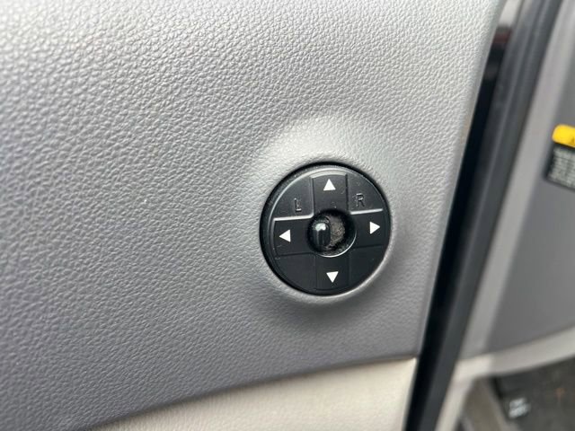 Used 2012 Kia Sedona LX image 24