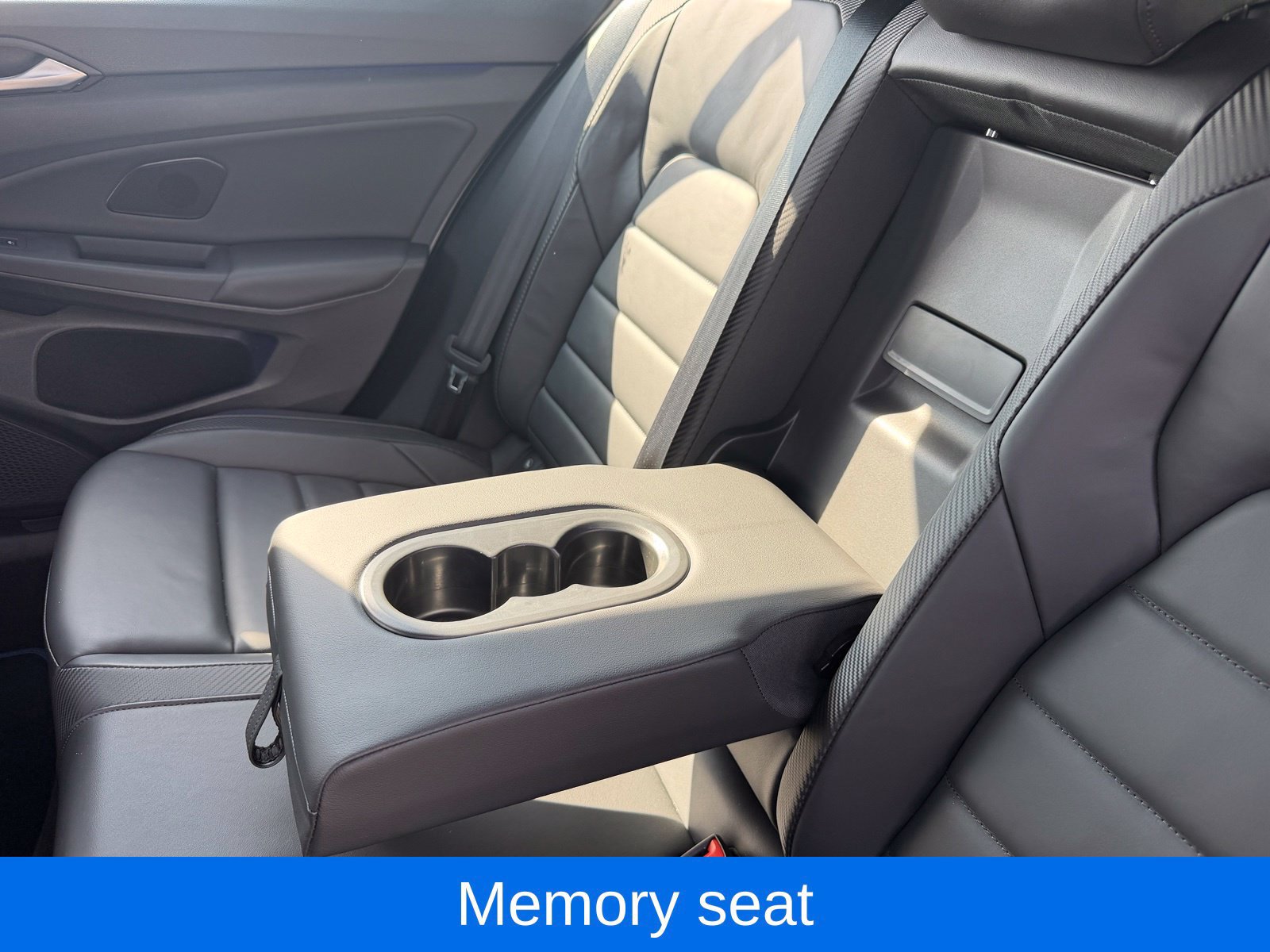 Used 2024 Volkswagen Golf R AWD/4WD image 30