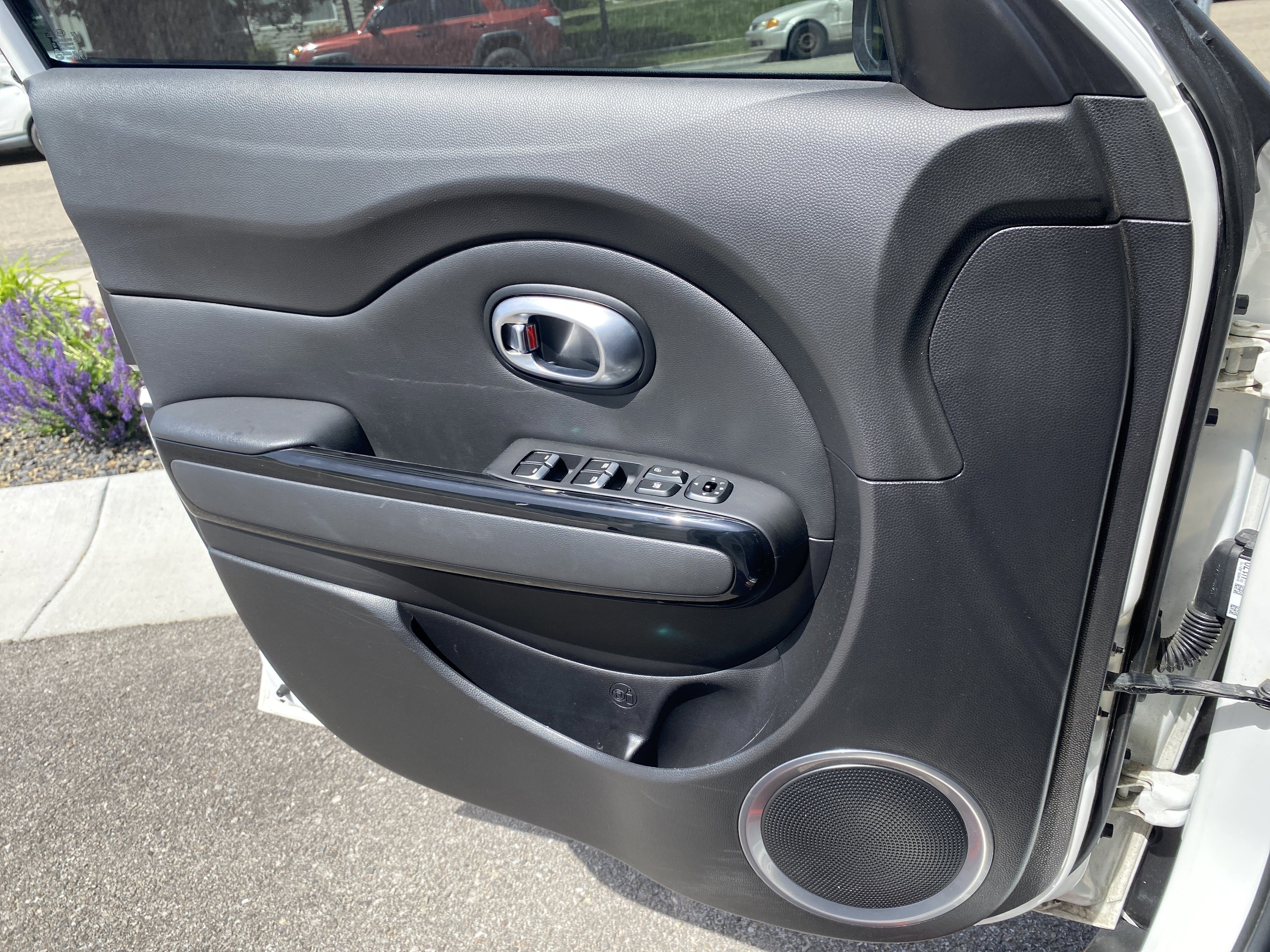 Used 2018 Kia Soul ! FWD image 17