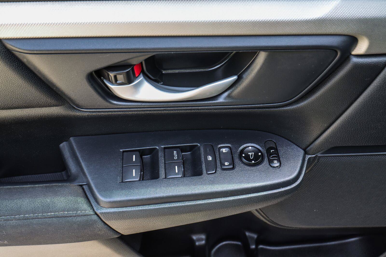 Used 2019 Honda CR-V LX image 29