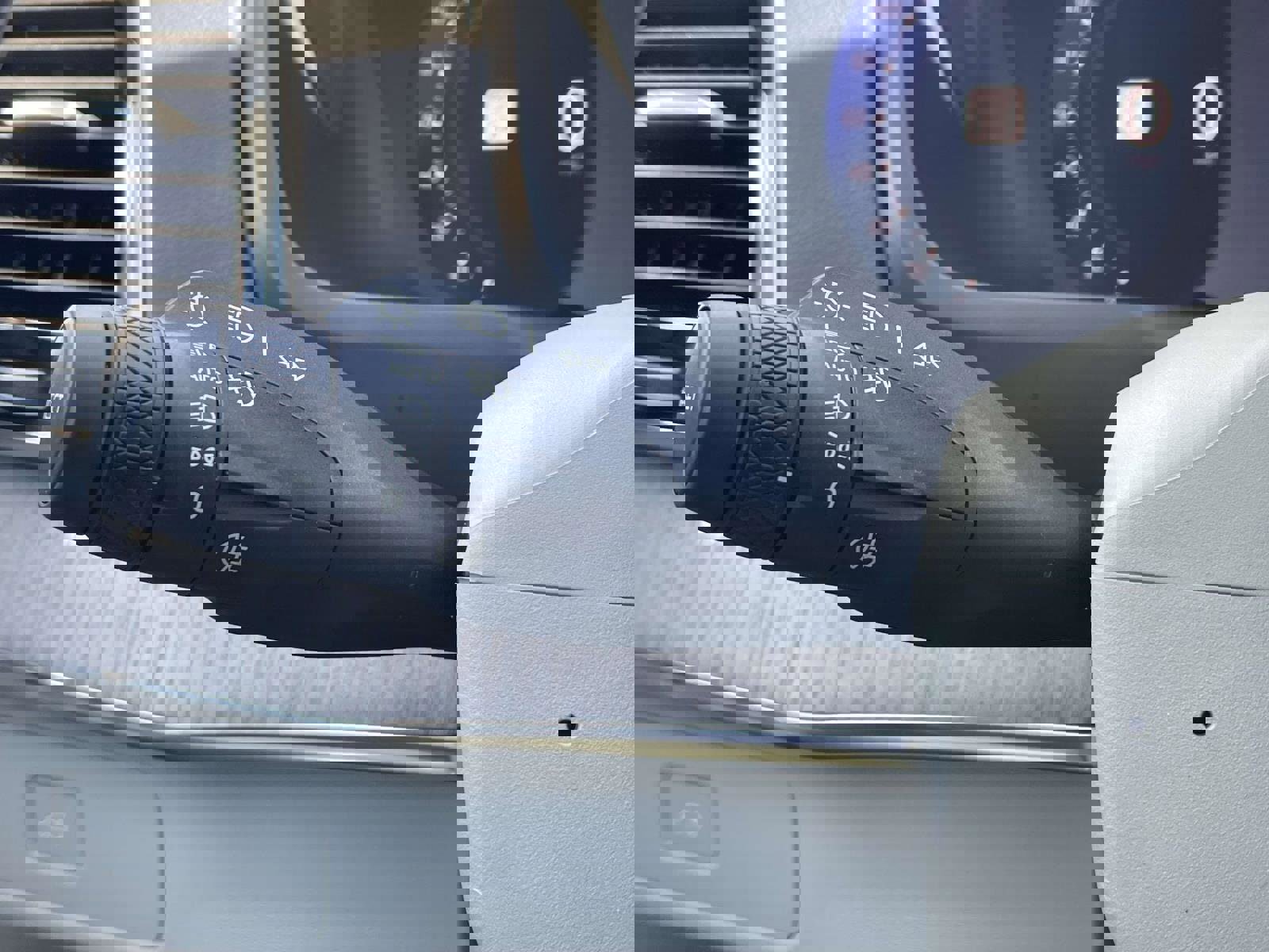 Certified 2024 Volvo XC90 B6 Ultimate w/ Lounge Package image 25