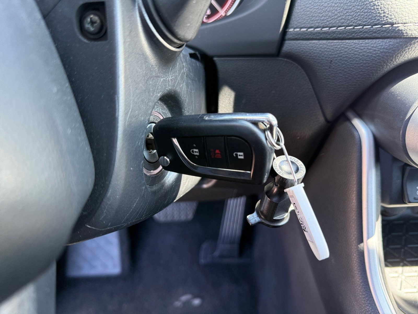 Used 2025 Toyota RAV4 LE AWD/4WD image 28