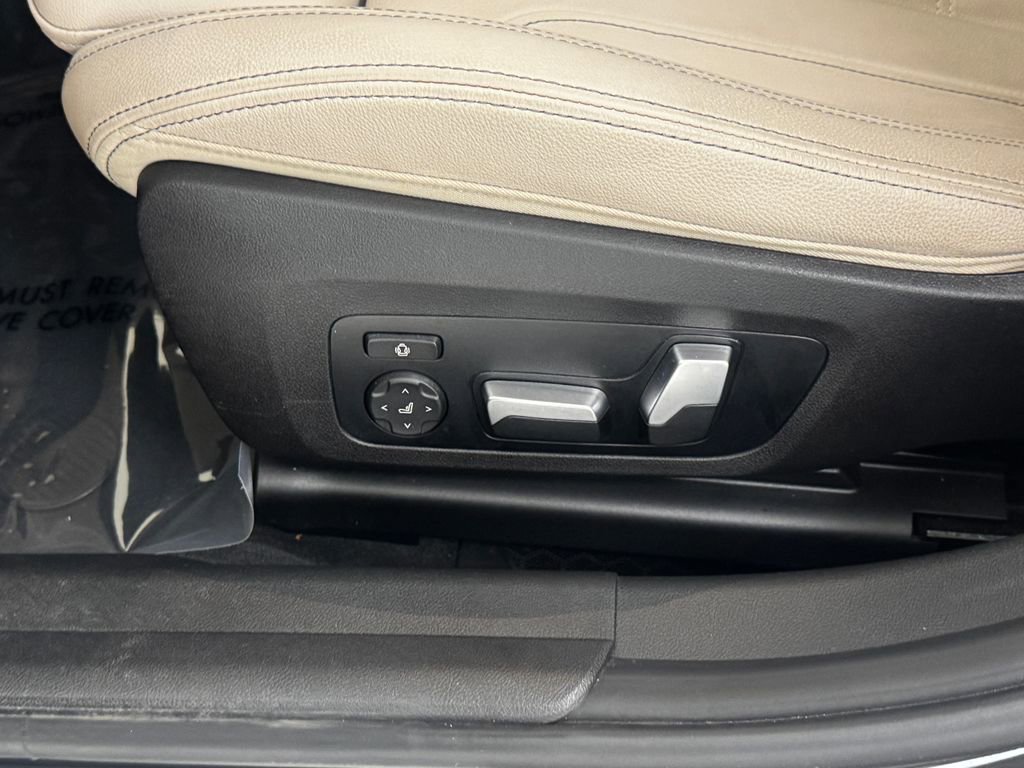 Used 2023 BMW 330i xDrive Sedan w/ Premium Package image 32