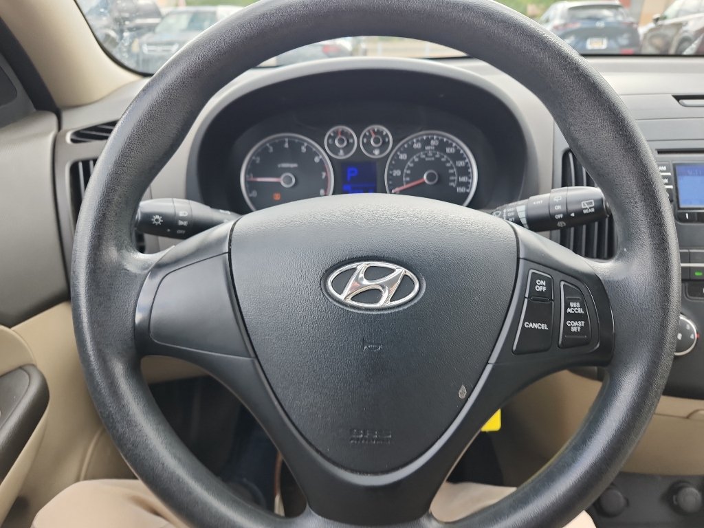 Used 2012 Hyundai Elantra GLS FWD image 16