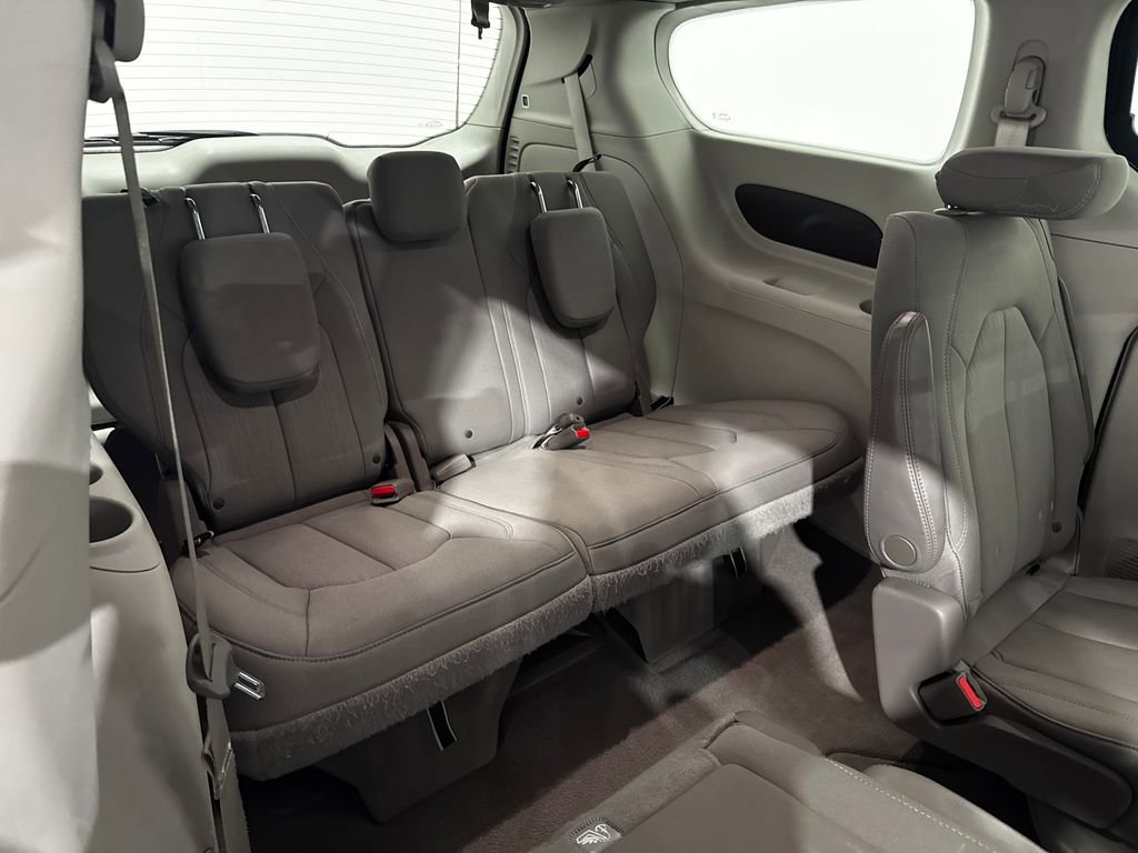 Used 2020 Chrysler Pacifica Touring w/ Advanced Safetytec Group FWD image 26