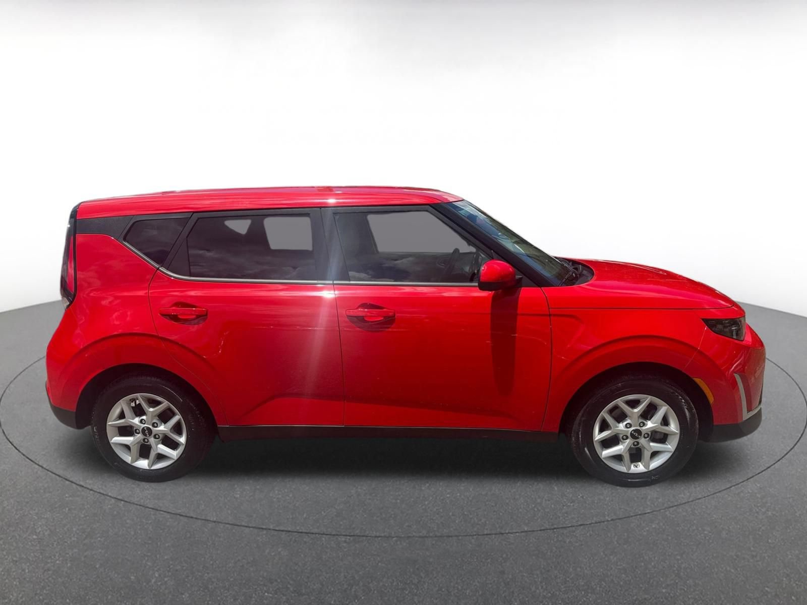 Used 2025 Kia Soul LX w/ LX Technology Package FWD image 15