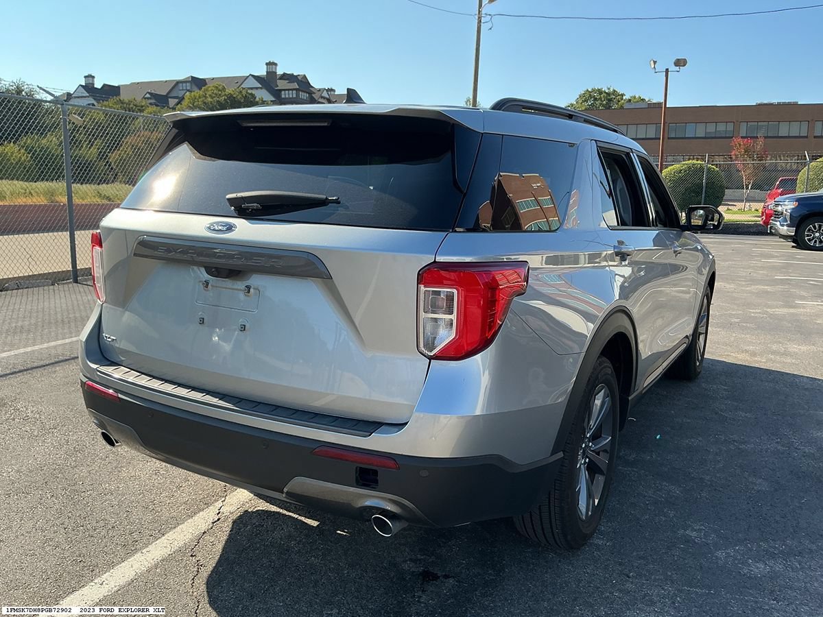 Used 2023 Ford Explorer XLT w/ Equipment Group 202A RWD image 6