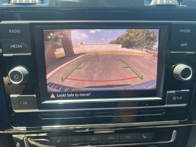 Used 2019 Volkswagen Golf 4-Door FWD image 12