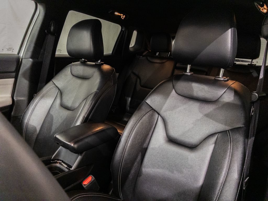 Used 2025 Jeep Compass Limited AWD/4WD image 13