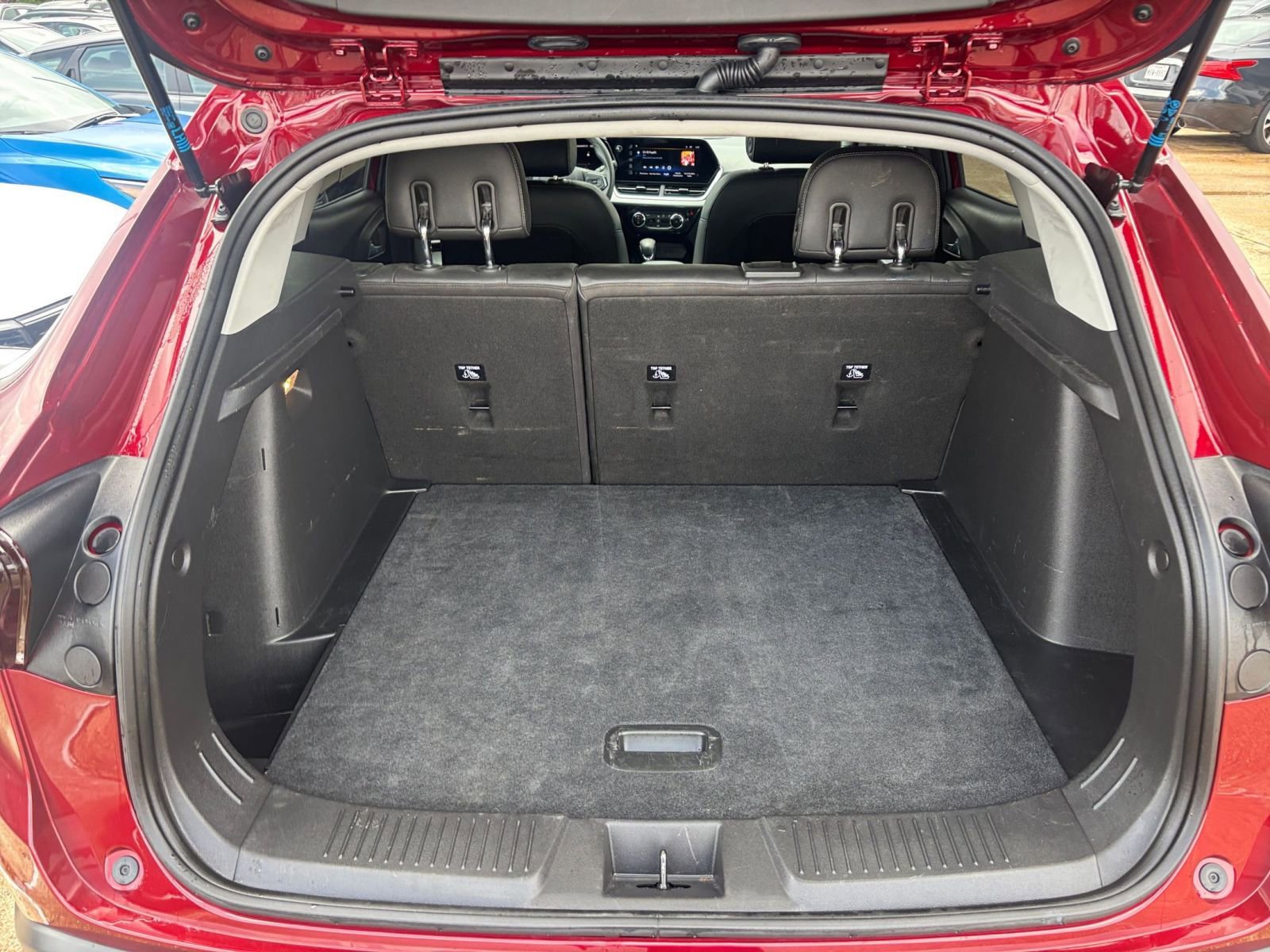 Used 2025 Chevrolet Trax LT FWD image 30