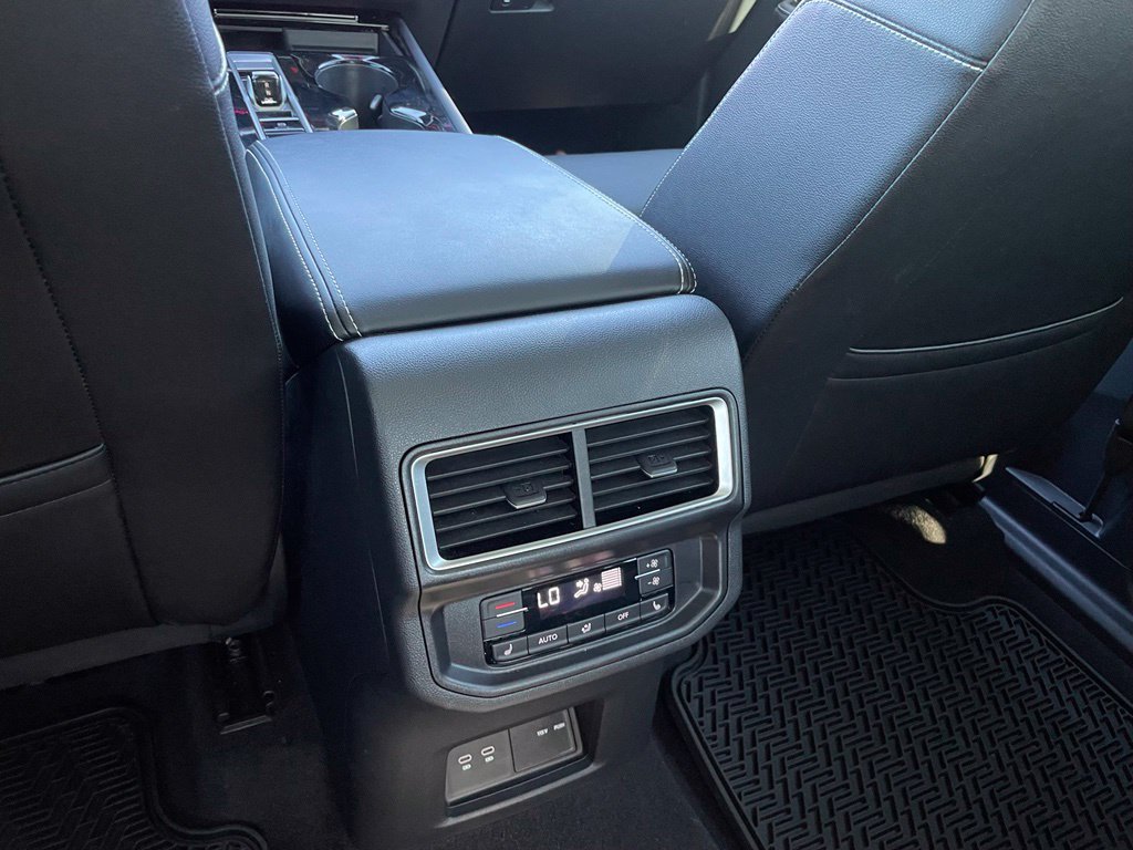 Used 2025 Volkswagen Atlas SEL AWD/4WD image 29