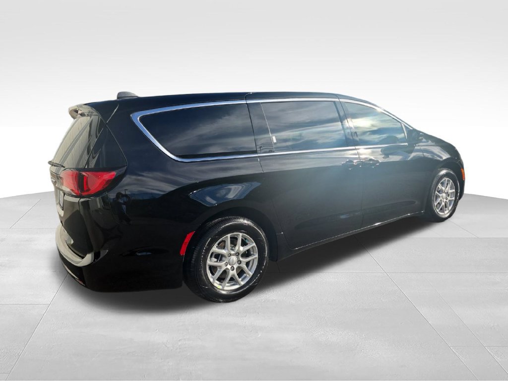 New 2027 Chrysler Pacifica LX FWD image 5