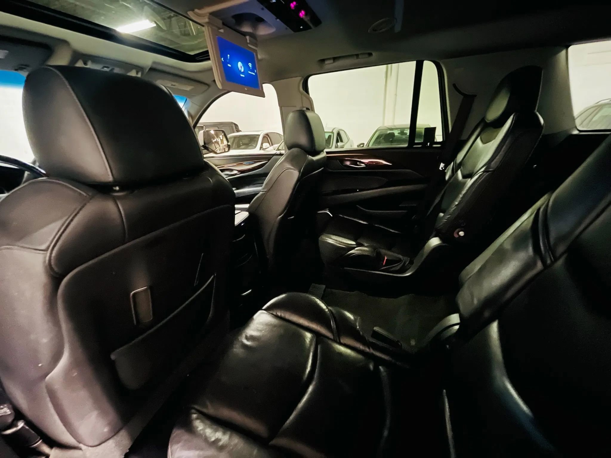 Used 2018 Cadillac Escalade Premium Luxury image 15