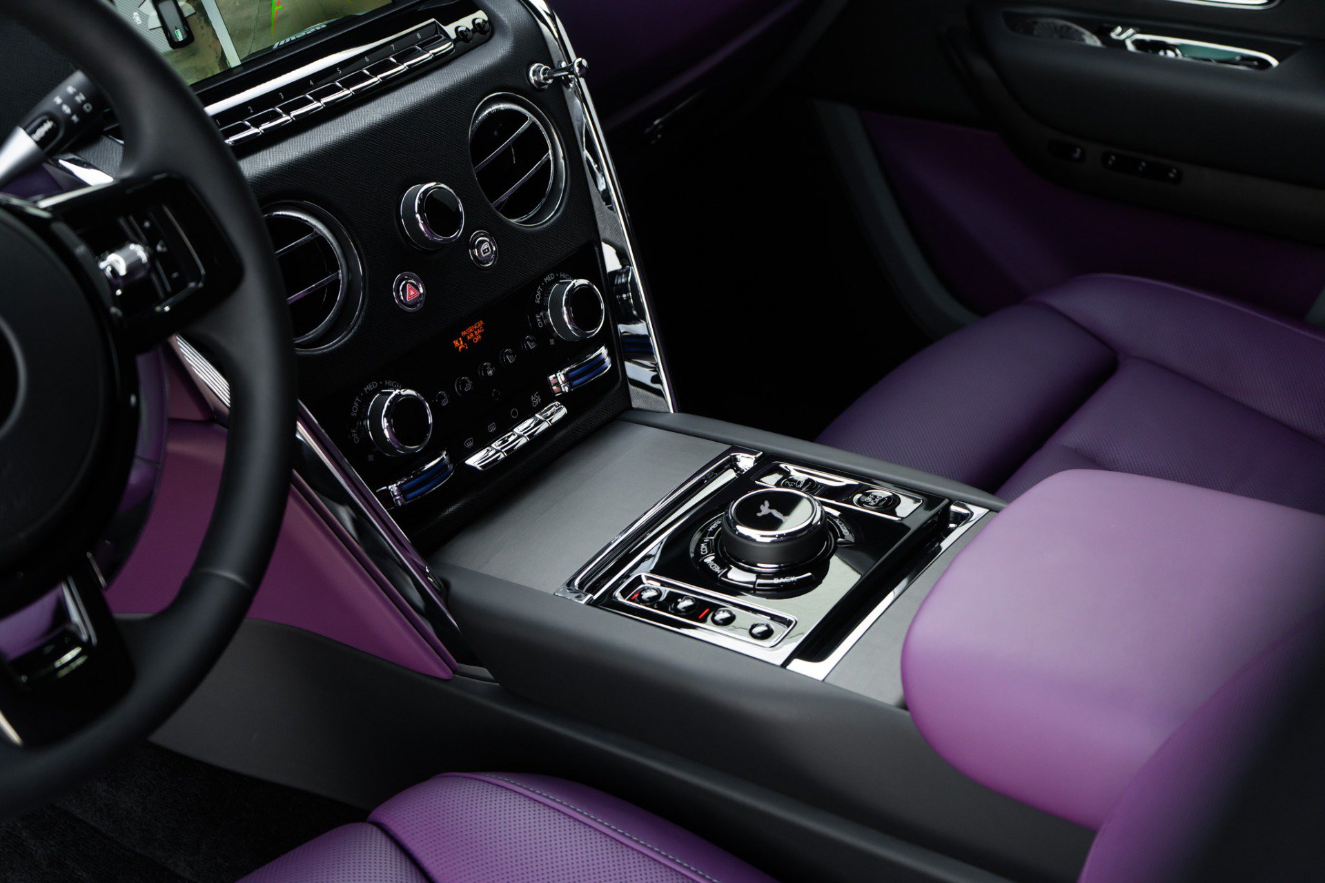 Used 2024 Rolls-Royce Cullinan AWD/4WD image 21