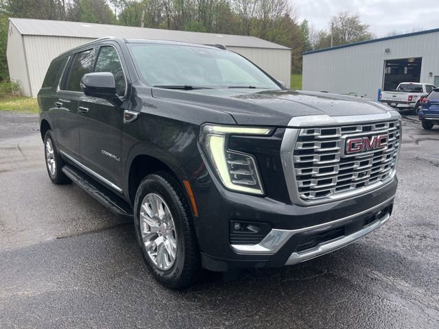 Used 2025 GMC Yukon XL Denali w/ LPO, Floor Liner Package AWD/4WD image 3