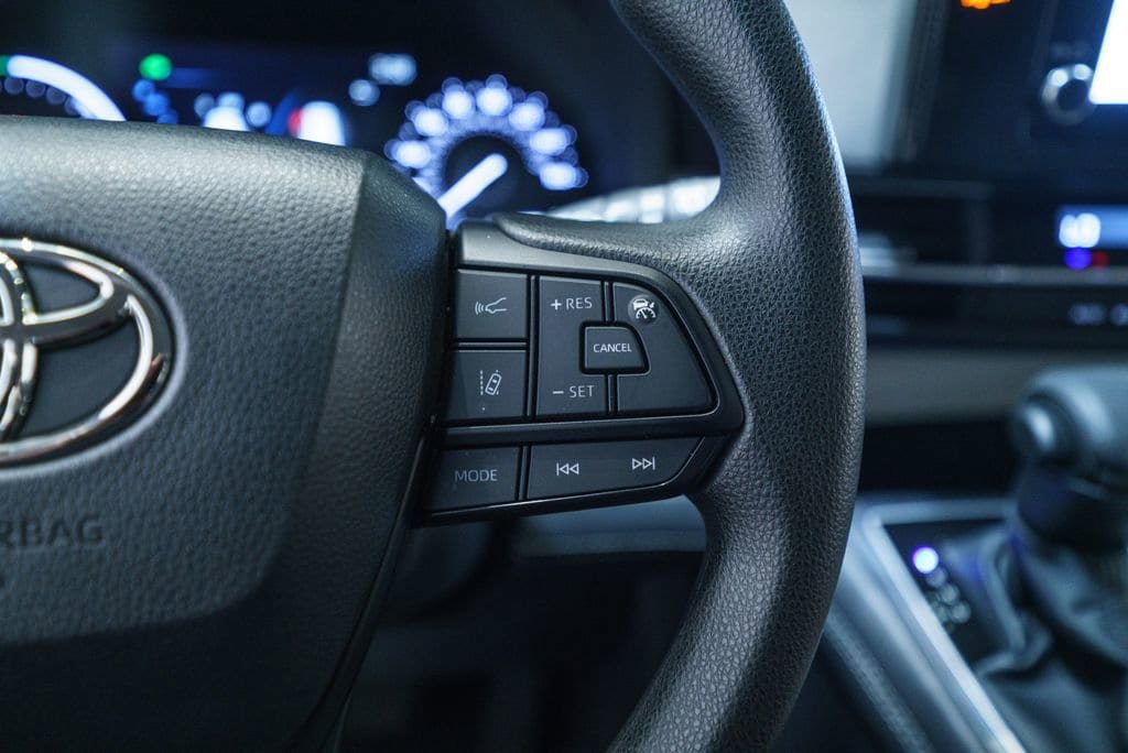 Certified 2026 Toyota Sienna LE FWD image 20