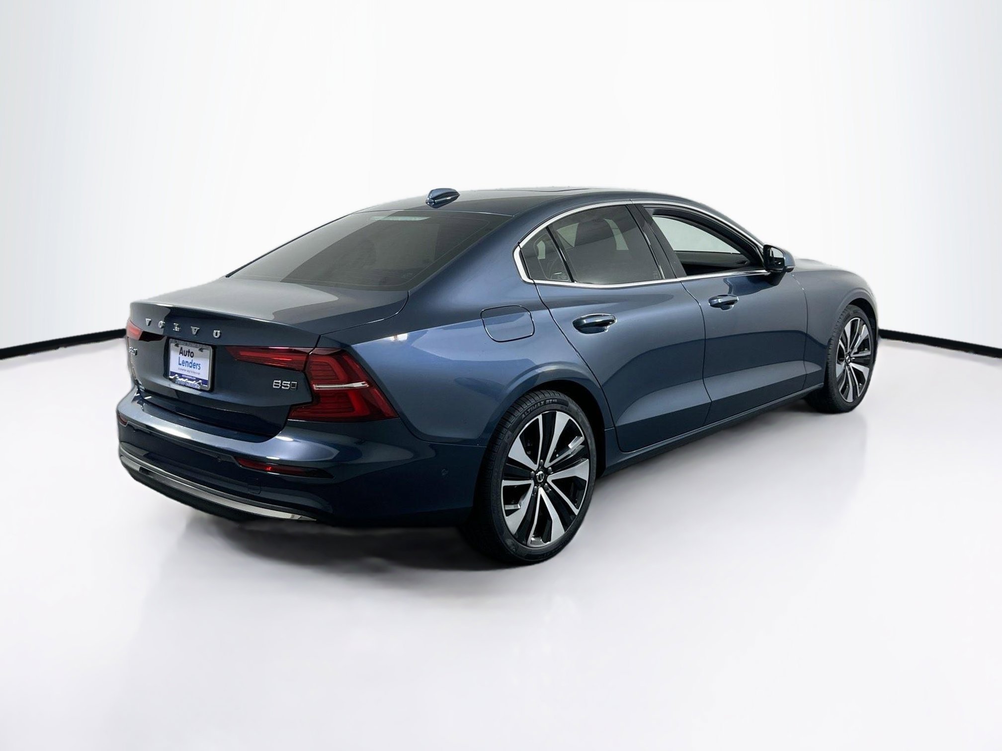 Used 2023 Volvo S60 B5 Ultimate w/ Climate Package image 5