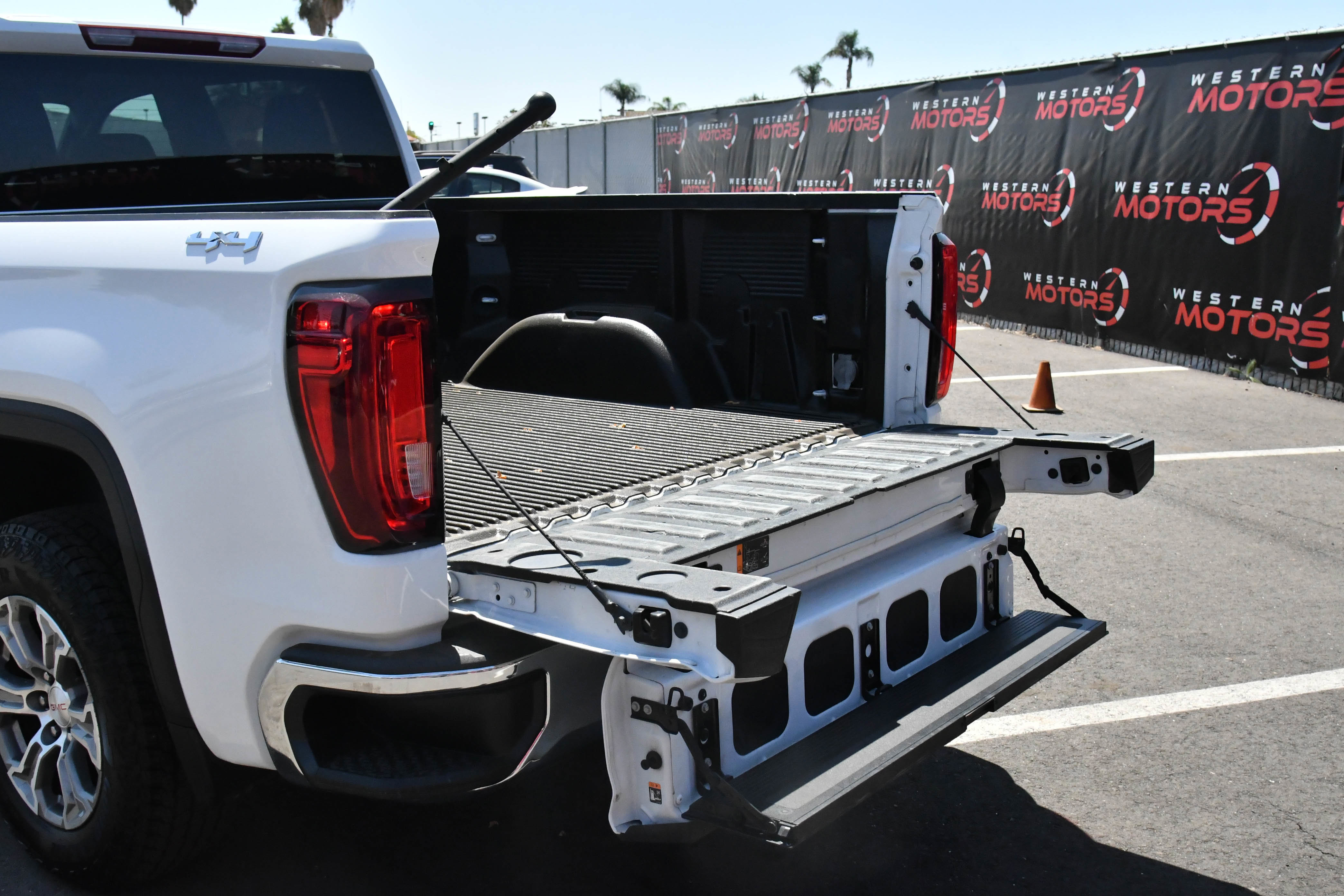 Used 2024 GMC Sierra 1500 SLT image 44