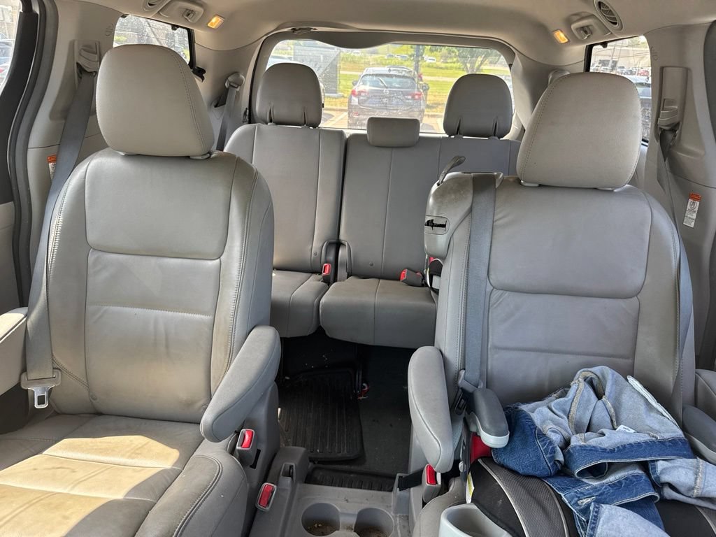 Used 2015 Toyota Sienna XLE Premium FWD image 27