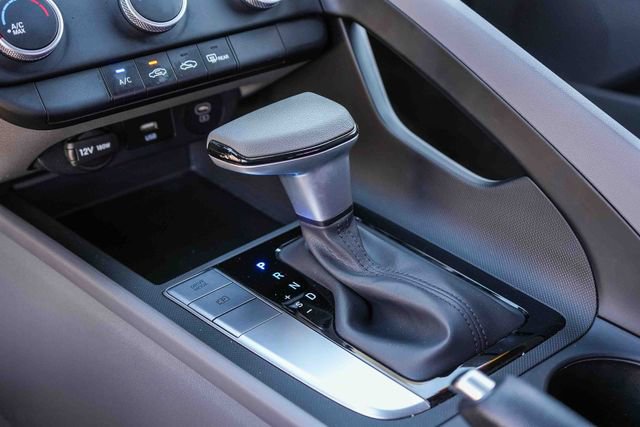 Certified 2024 Hyundai Elantra SE FWD image 20