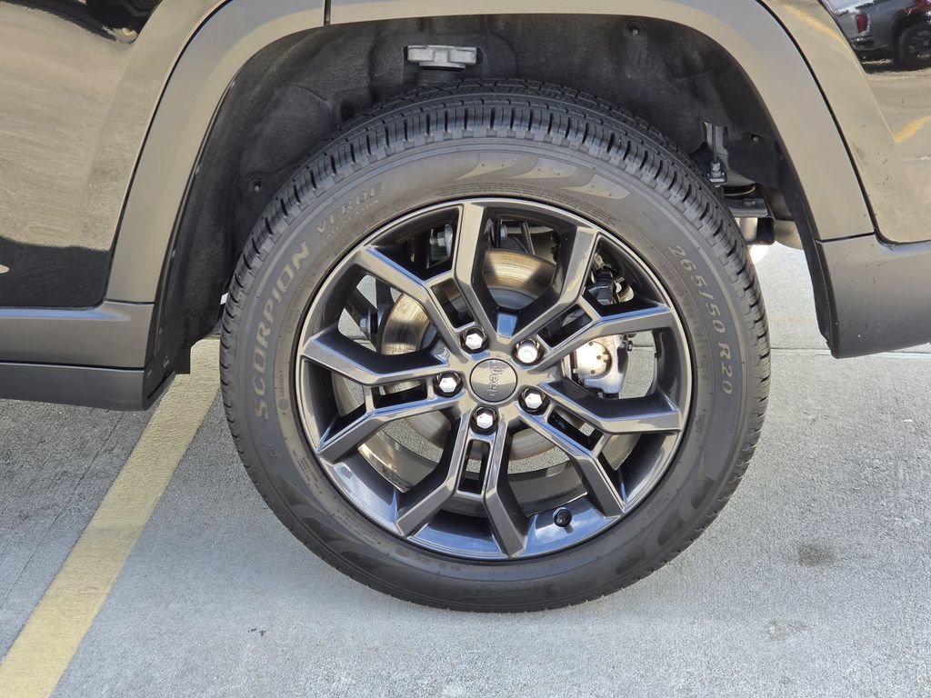 Used 2025 Jeep Grand Cherokee Limited AWD/4WD image 8