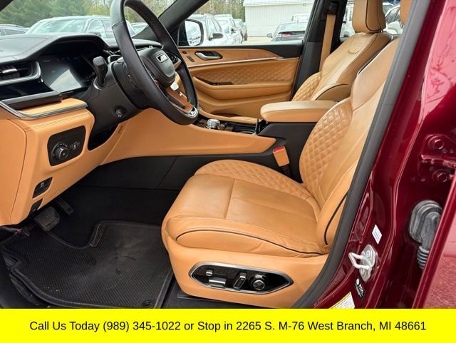 Used 2024 Jeep Grand Cherokee Summit AWD/4WD image 14