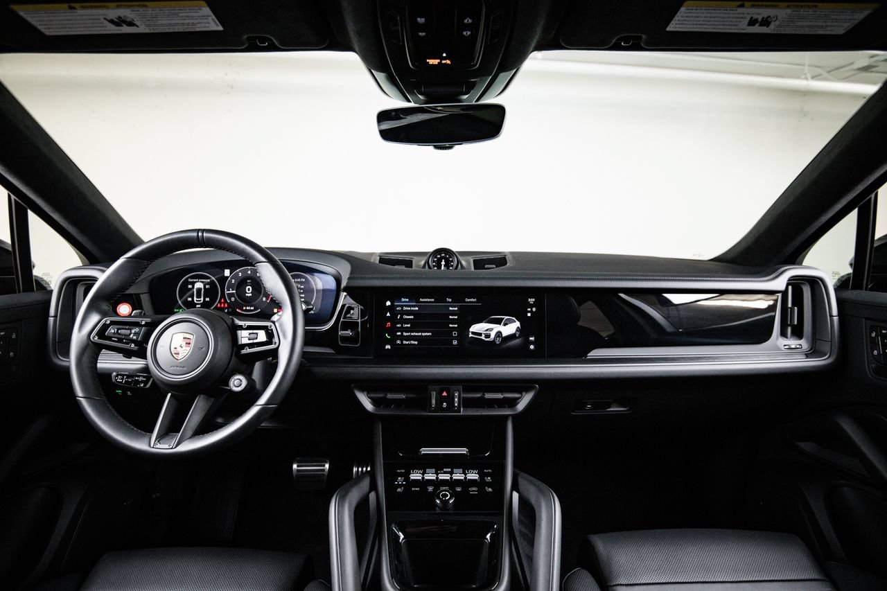 Certified 2025 Porsche Cayenne GTS AWD/4WD image 25