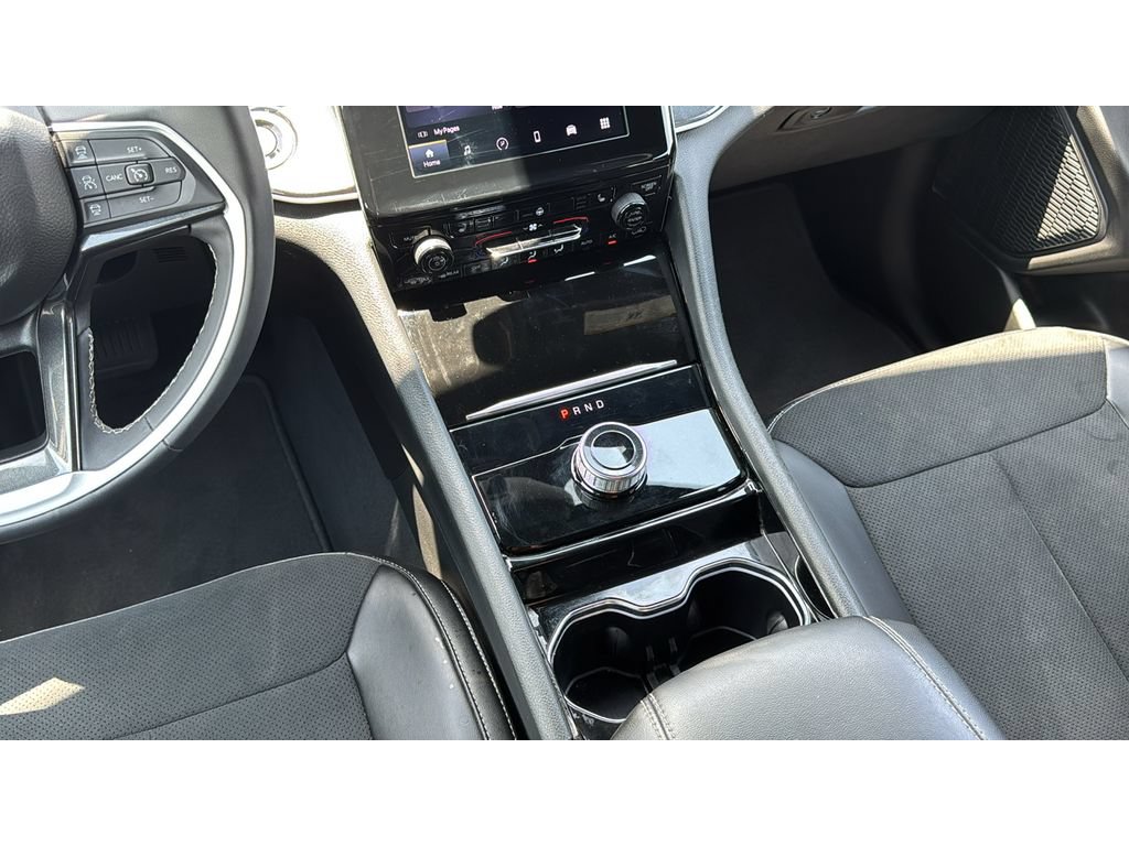 Used 2023 Jeep Grand Cherokee Altitude AWD/4WD image 19