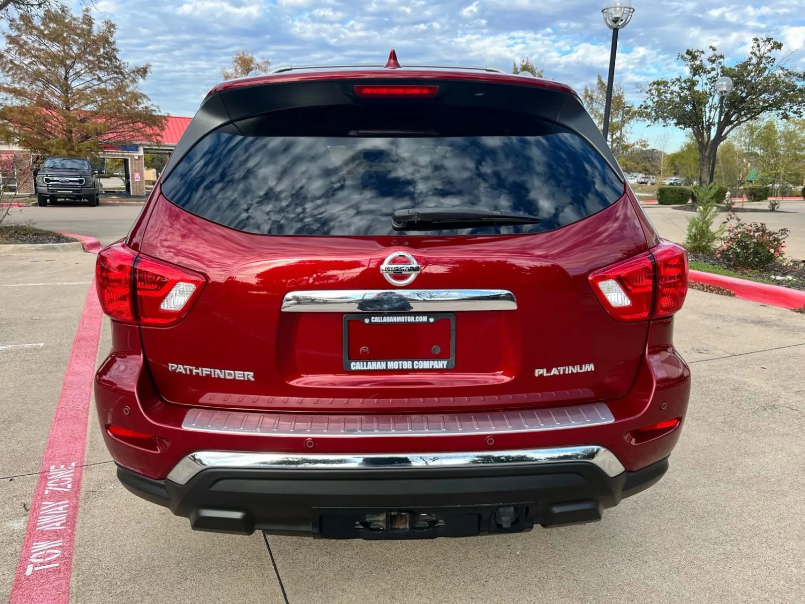 Used 2020 Nissan Pathfinder Platinum FWD image 6