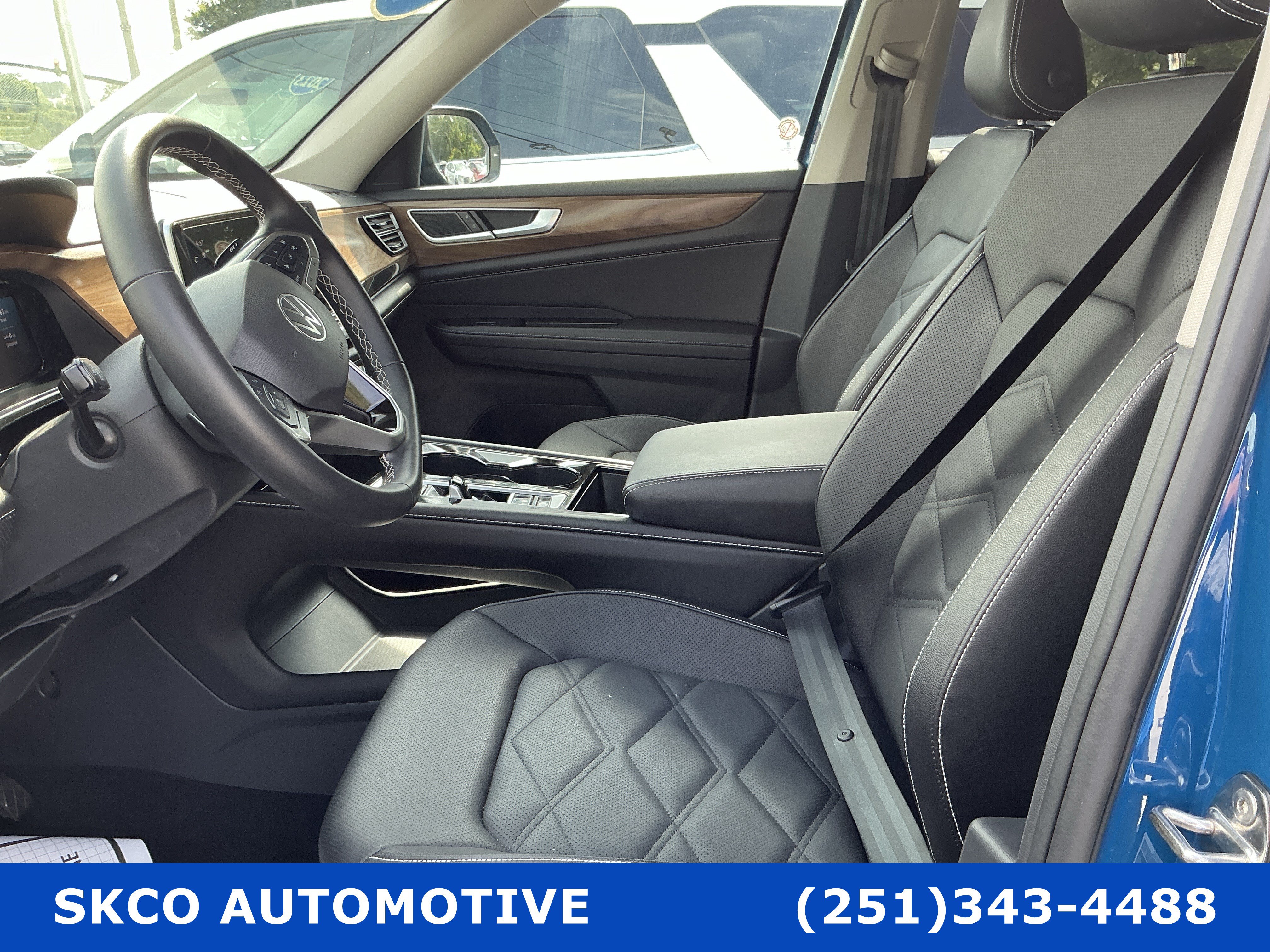 Used 2025 Volkswagen Atlas SE AWD/4WD image 11