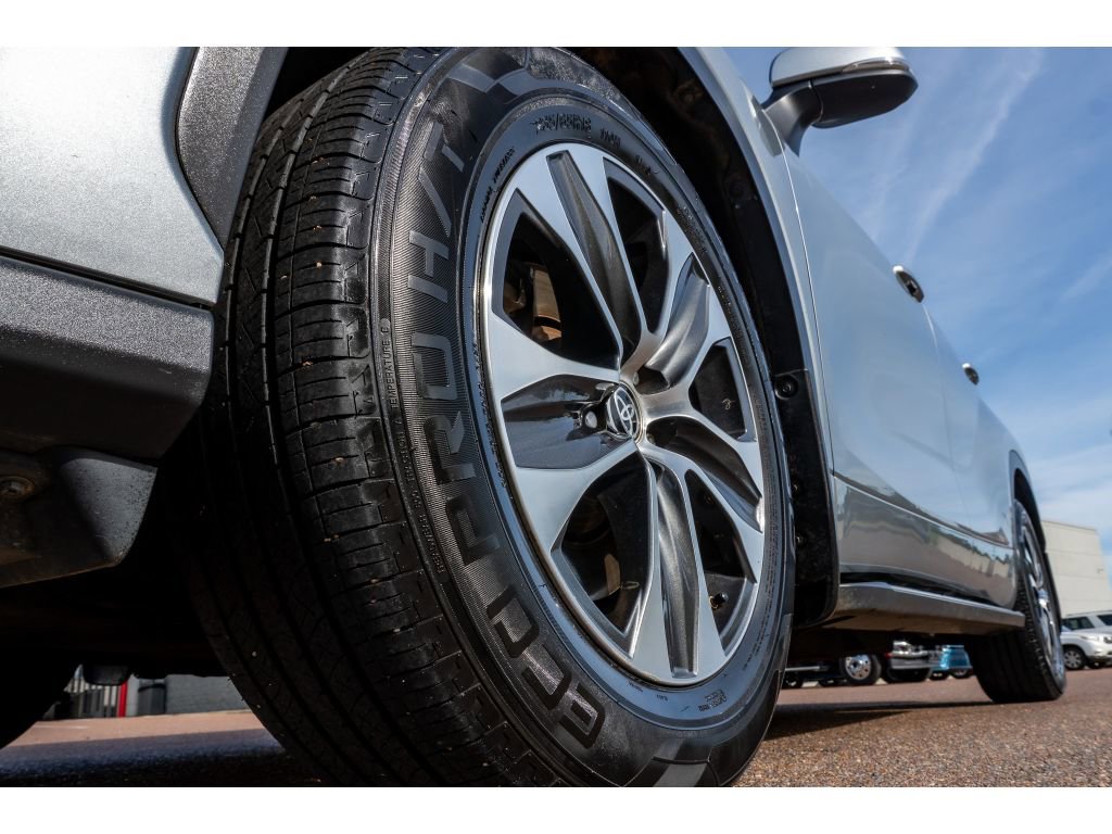 Used 2020 Toyota Highlander XLE FWD image 9