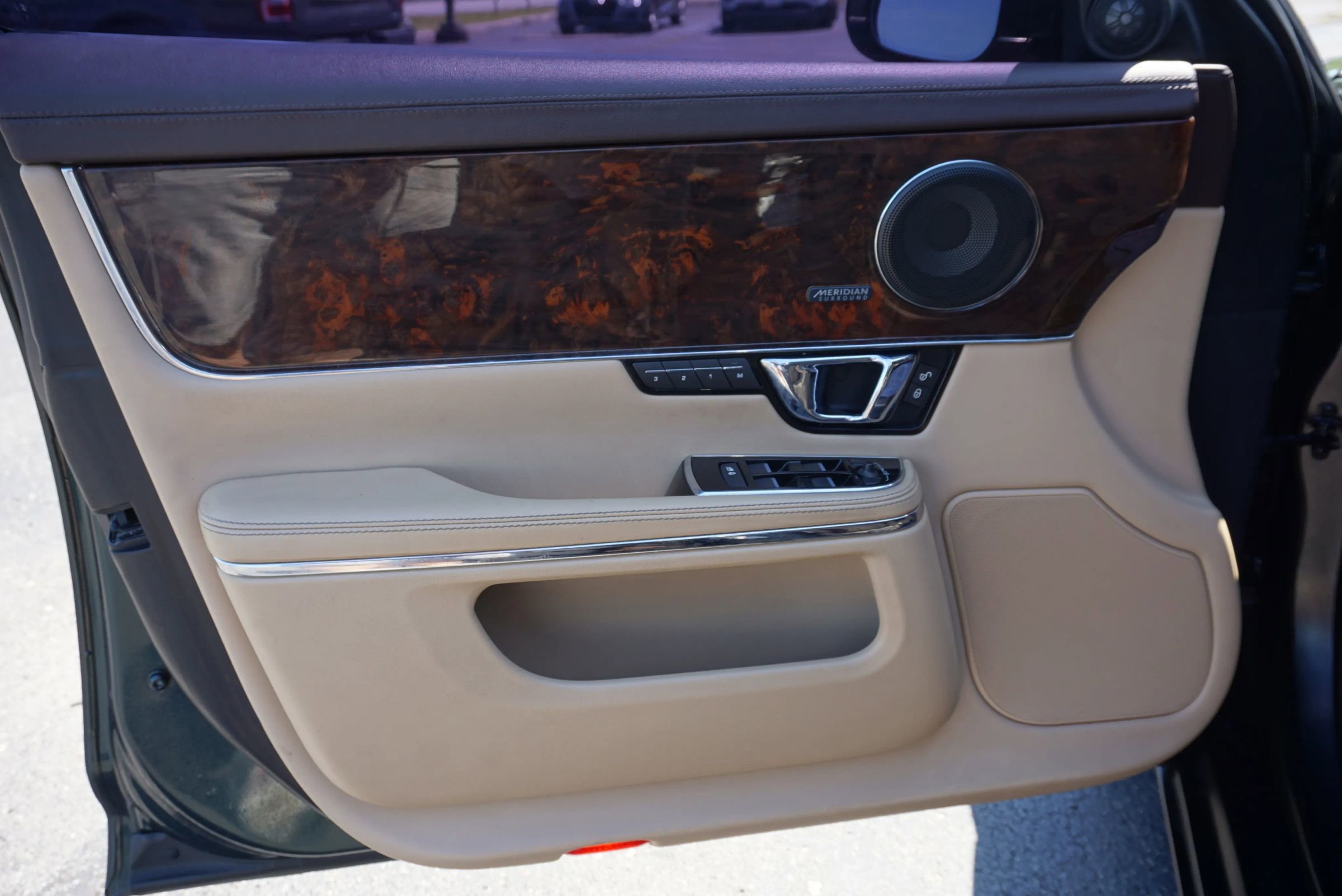 Used 2016 Jaguar XJ R-Sport RWD image 12
