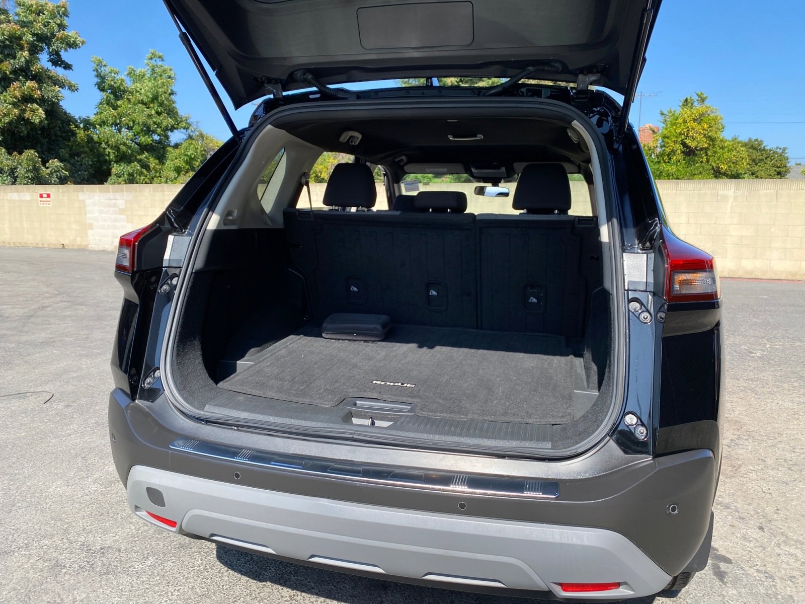 Used 2022 Nissan Rogue SV image 27