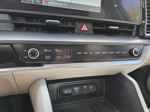 Used 2025 Kia Sportage EX w/ Premium Package FWD image 29