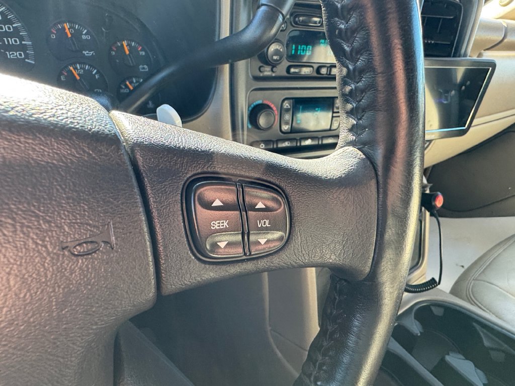 Used 2006 GMC Yukon SLT w/ SLT Preferred Equipment Group AWD/4WD image 14