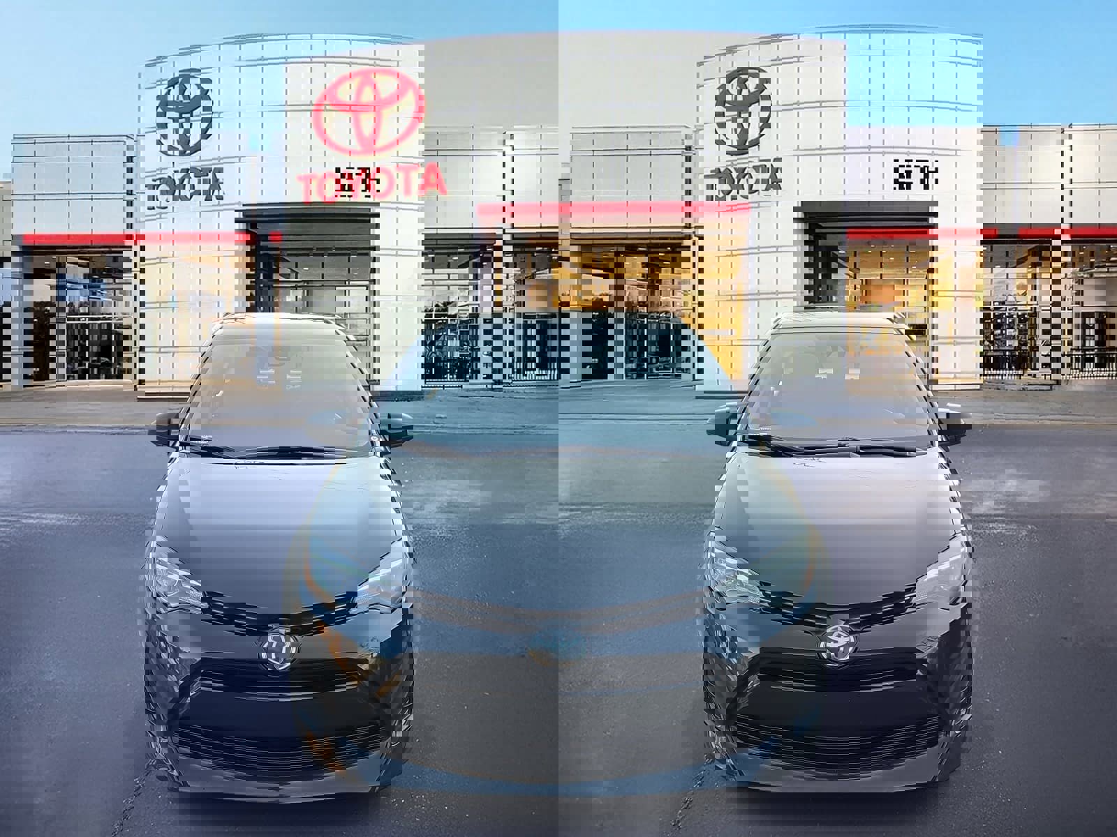 Used 2019 Toyota Corolla LE image 2