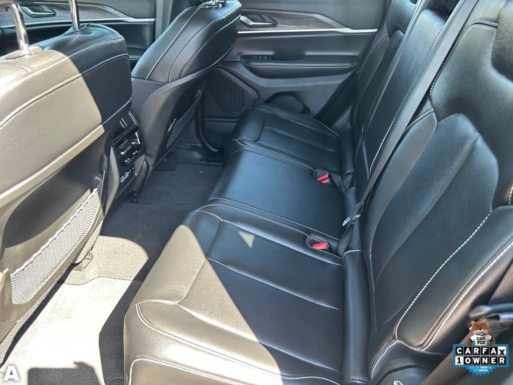 Certified 2023 Jeep Grand Cherokee Limited w/ Black Appearance Package AWD/4WD image 17
