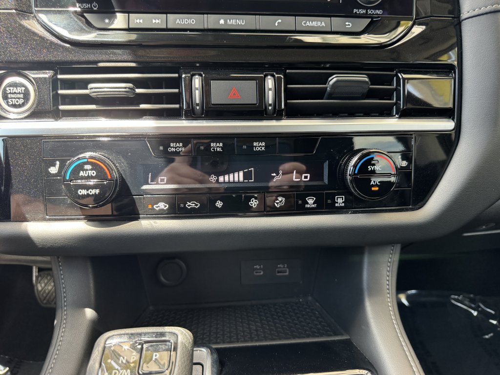 Used 2024 Nissan Pathfinder SV w/ Lighting Package (N92) FWD image 23